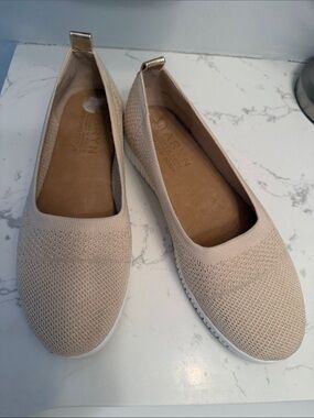 Taryn Rose Beige Knit Slip-On Women's Flats 7.5